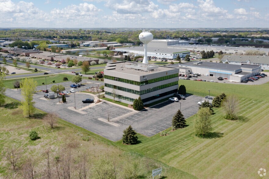 More Photos Of 251 Progress Way, Waunakee Office For Lease