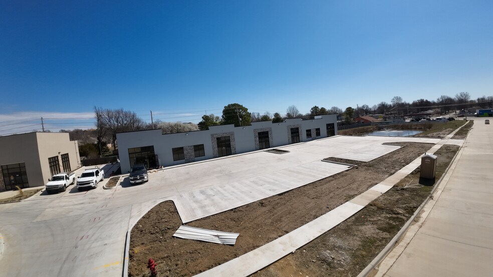 More Photos Of 1101 N Birch Ave, Broken Arrow Office For Lease