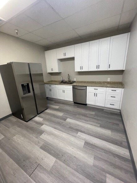 More Photos Of 155 E Shaw Ave, Fresno Office For Lease