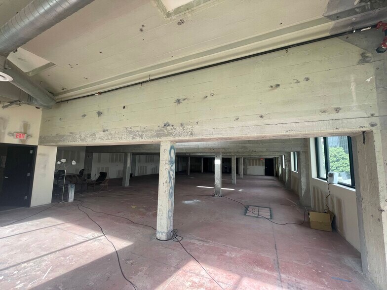 More Photos Of 640 C St, San Diego General Retail For Lease