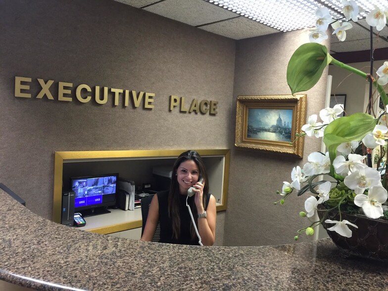 More Photos Of 2455 Hollywood Blvd, Hollywood Office For Lease