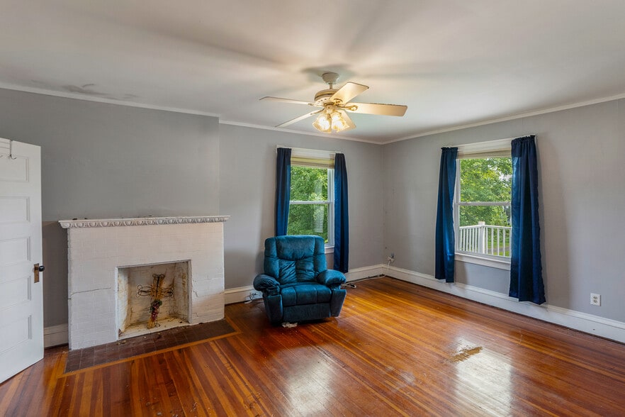 More Photos Of 2665 Boston Tpke, Coventry Funeral Home For Sale