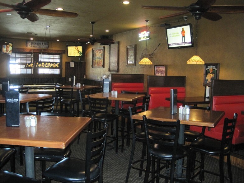 More Photos Of 305 E American Ave, Oracle Bar For Sale