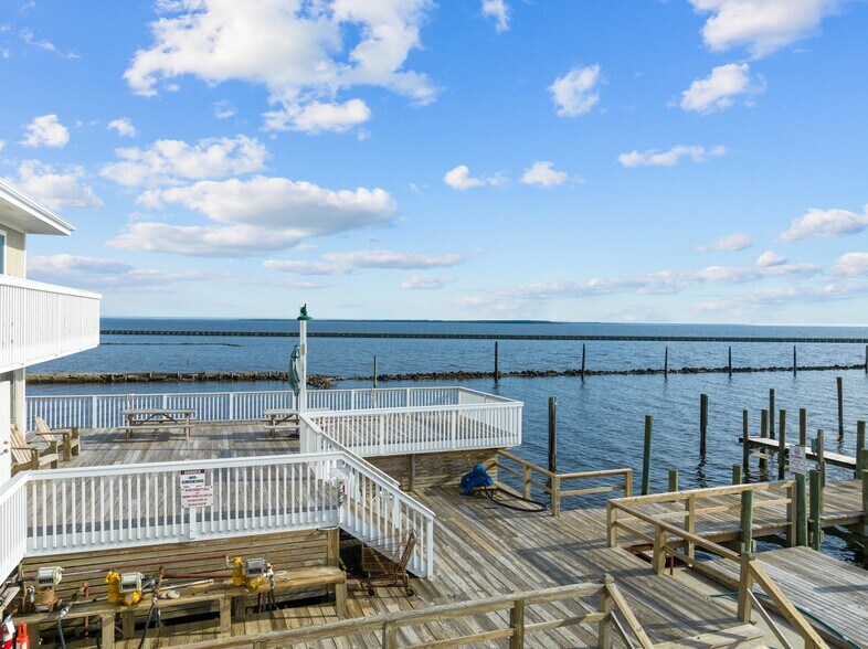 More Photos Of 738 E Main St, Belhaven Hotel For Sale