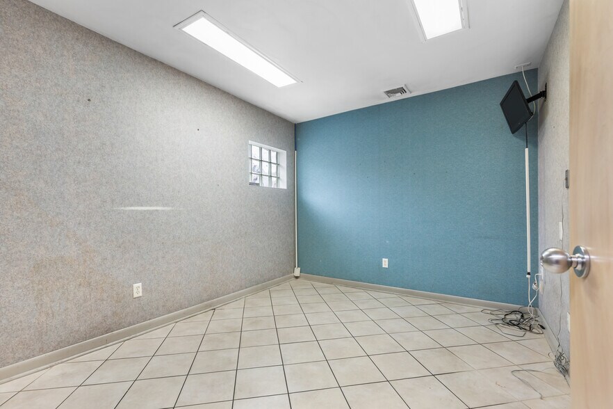 More Photos Of 297 16th Ave, Newark Land For Sale