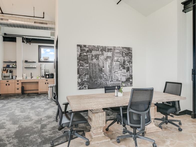 More Photos Of 6836 Bee Caves Rd, Austin Office For Lease