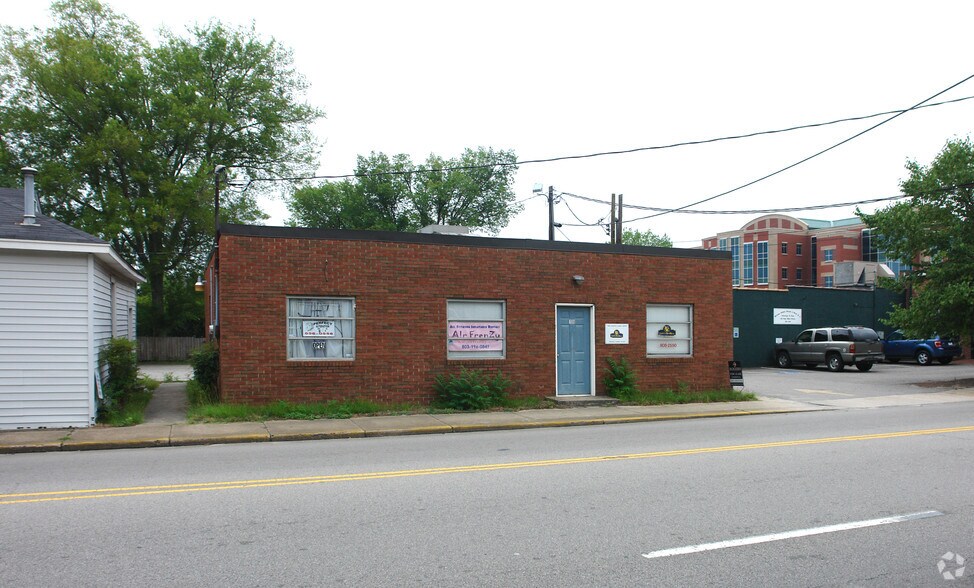 More Photos Of 108 N Lake Dr, Lexington Storefront For Sale