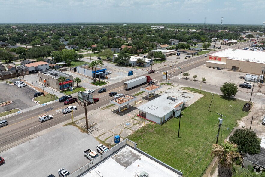 More Photos Of 606 E King Ave, Kingsville Storefront Retail Office For Sale