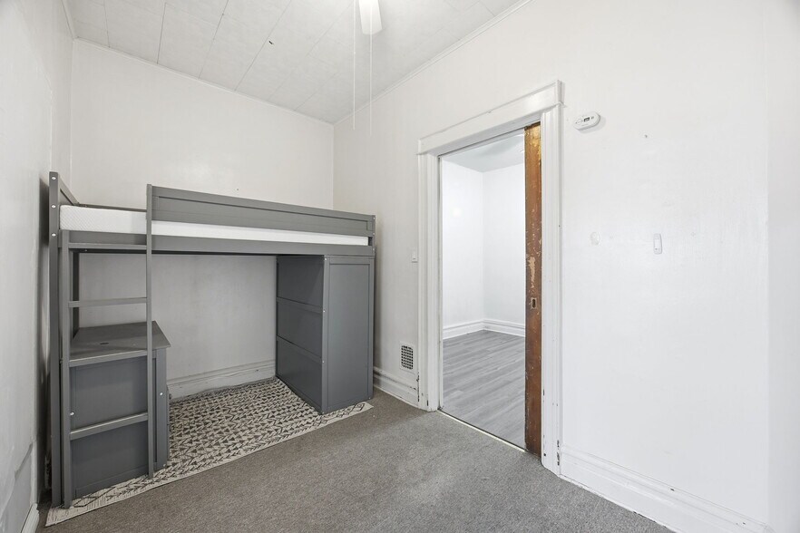 More Photos Of 6067 Putnam Ave, Ridgewood Apartments For Sale