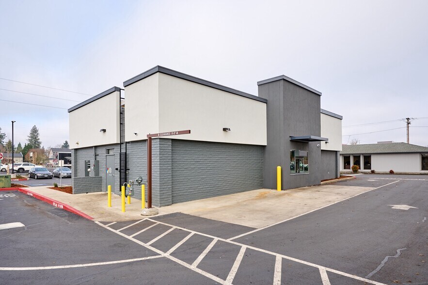 More Photos Of 597 SW 1st Ave, Canby Fast Food For Sale