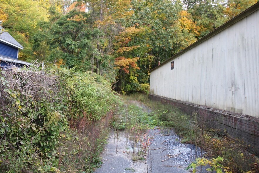 More Photos Of 7 Rod Shop Road Rd, Turners Falls Industrial For Lease