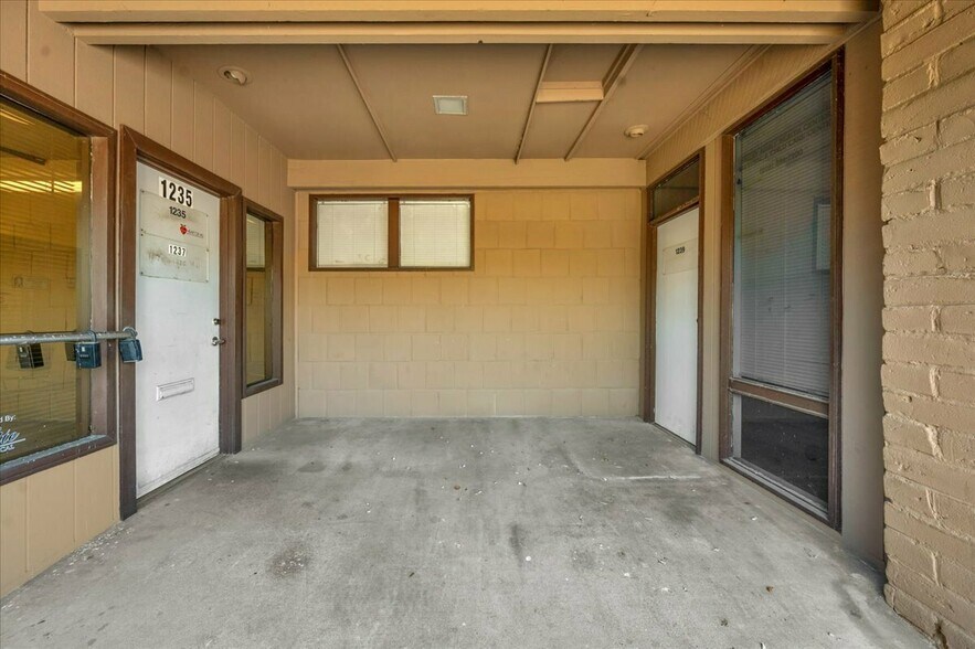 More Photos Of 1215-1239 Rose Ave, Selma Medical For Lease