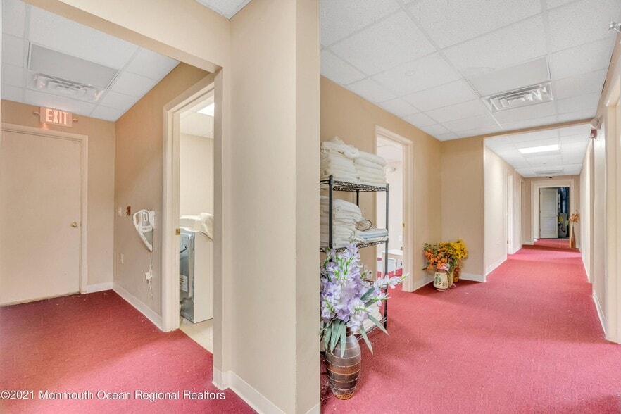 More Photos Of 2101 Lake Rd, Manchester Medical For Sale