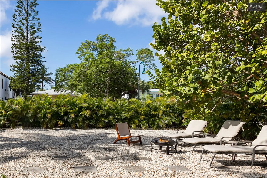 More Photos Of 326 S Federal Hwy, Lake Worth Specialty For Sale