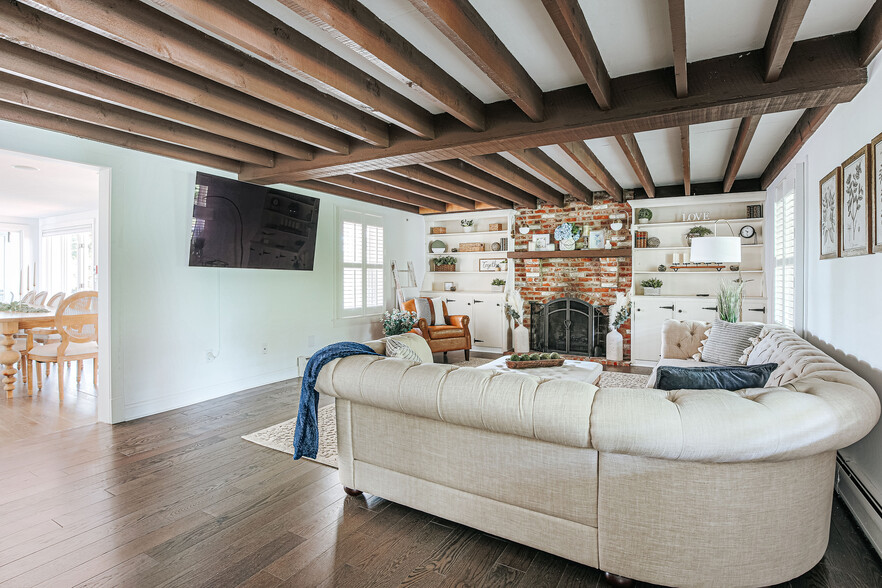 More Photos Of 1329 Commerce Rd, Staunton Hotel For Sale