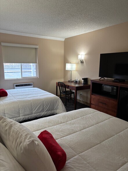 More Photos Of 3518 Osage Beach Pkwy, Osage Beach Hotel For Sale