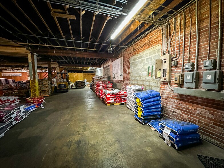 More Photos Of 230 D St NE, Miami Warehouse For Sale