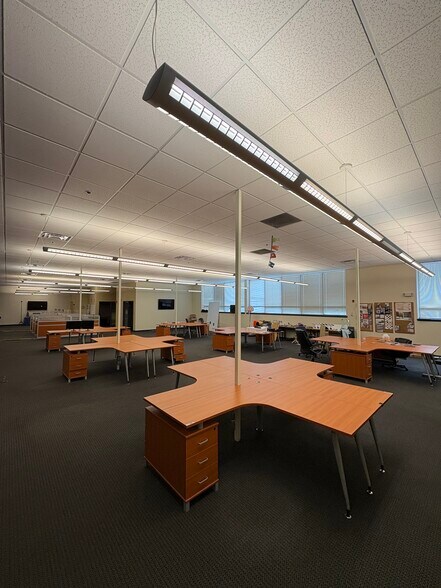 More Photos Of 75 Hawk Rd, Warminster Township Manufacturing For Lease