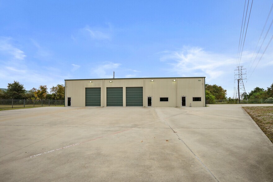More Photos Of 21627 Rhodes Rd, Spring Warehouse For Lease
