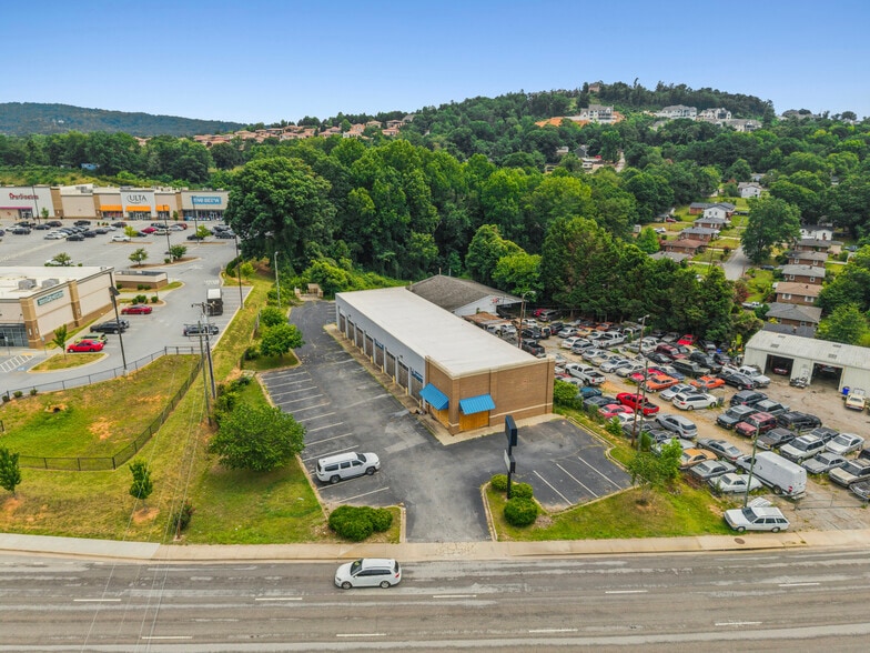 More Photos Of 3110 N Pleasantburg Dr, Greenville Auto Repair For Sale