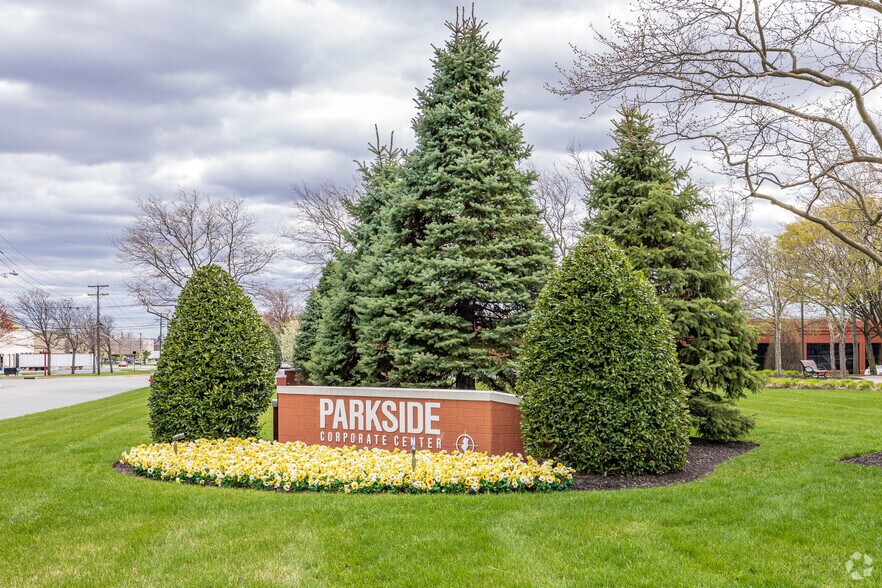 More Photos Of 200-298 Fernwood Ave, Edison Office For Lease