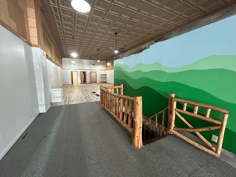 More Photos Of 212 N Main St, Ainsworth Loft Creative Space For Sale