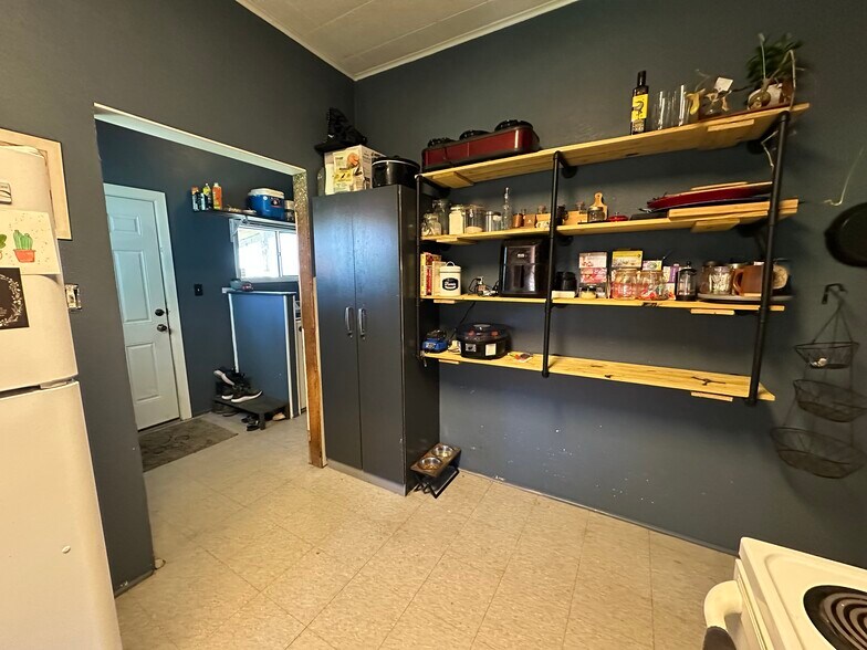 More Photos Of 620 N 5th St, Silsbee Flex For Sale