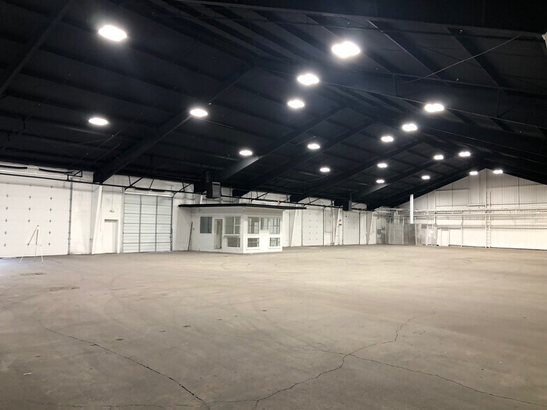 More Photos Of 10850 Harry Hines Blvd, Dallas Warehouse For Lease