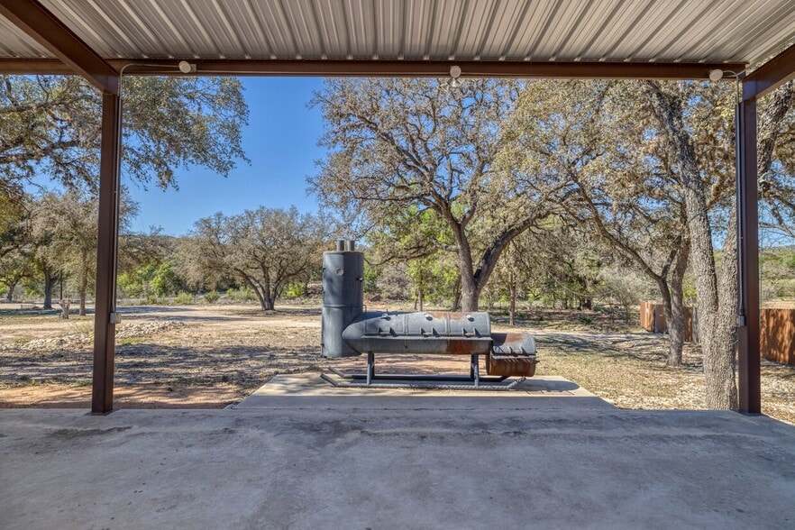 More Photos Of 49 Encino Dr, Concan Convenience Store For Sale