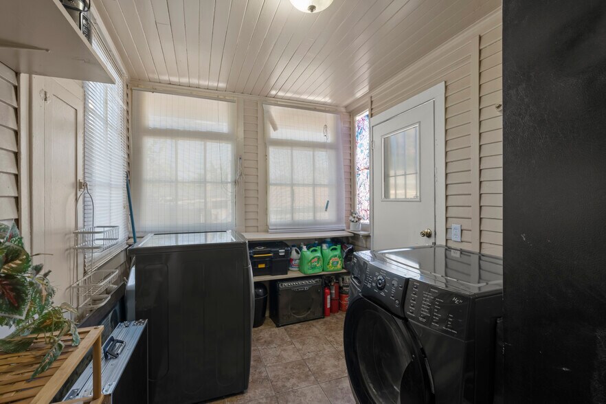 More Photos Of 899 W San Carlos St, San Jose General Retail For Sale