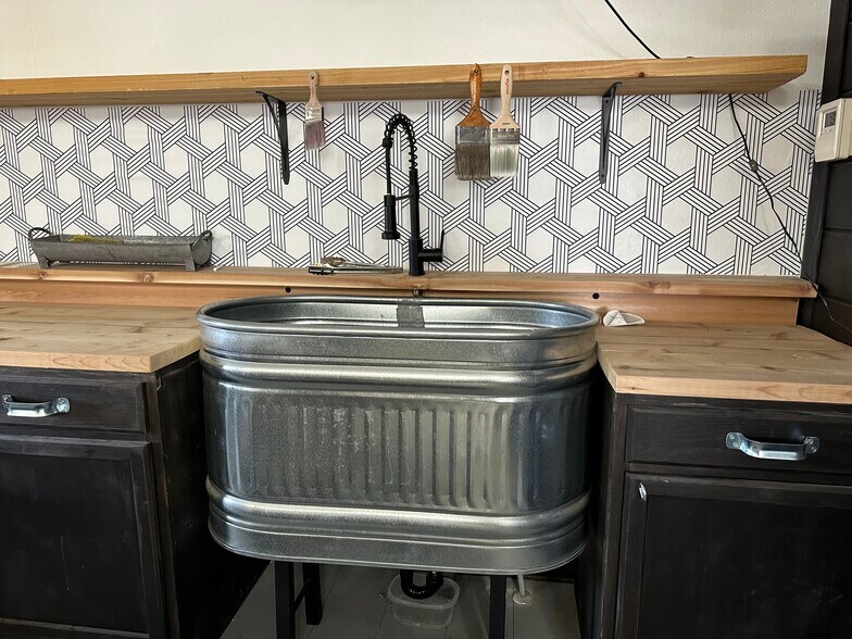 More Photos Of 592 N Sisters Park Ct, Sisters Flex For Sale