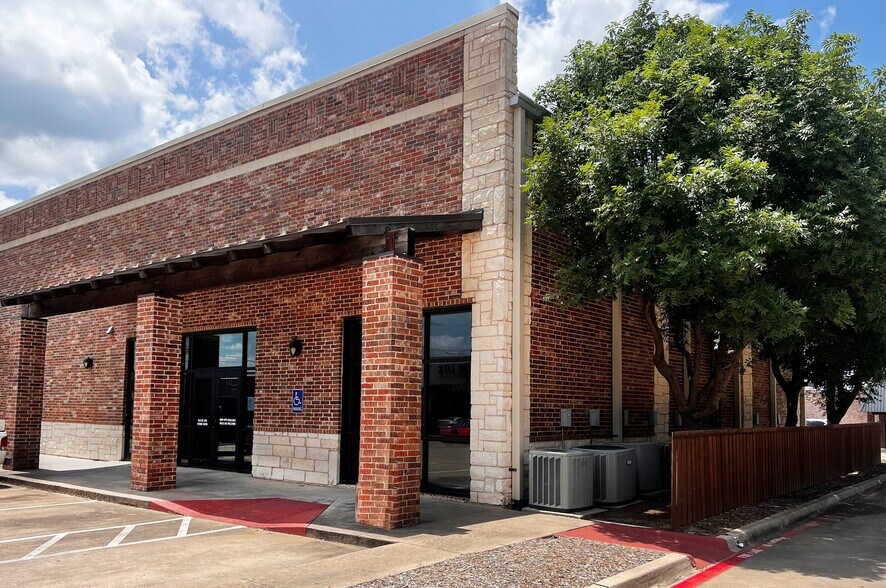 Primary Photo Of 2832 W University Blvd, Durant Storefront For Lease