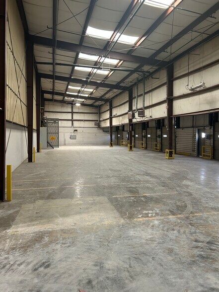 More Photos Of 10321 W Reno Ave, Oklahoma City Manufacturing For Lease