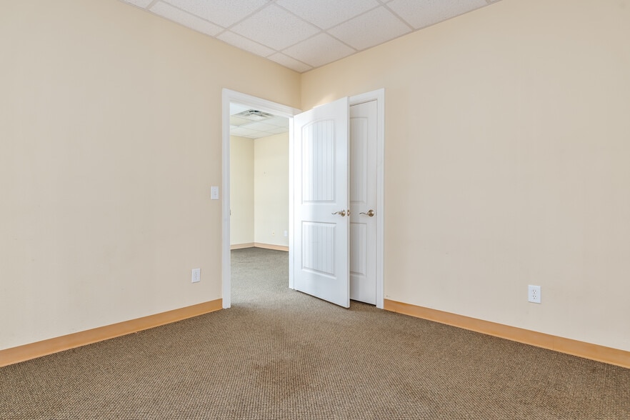 More Photos Of 480 N Dean Rd, Auburn Light Distribution For Lease