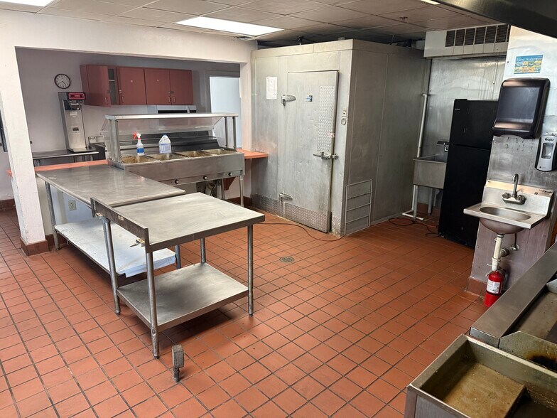 More Photos Of 1002 W University Ave, Gainesville Specialty For Sale