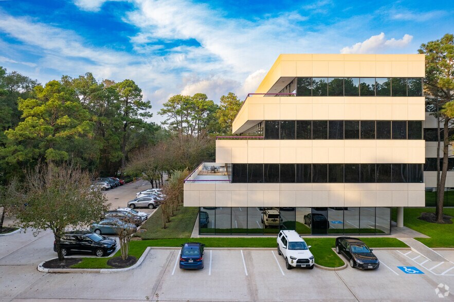 More Photos Of 14950 Heathrow Forest Pky, Houston Office For Lease