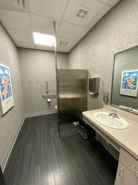 More Photos Of 3436-3500 Granite Cir, Toledo Medical For Lease