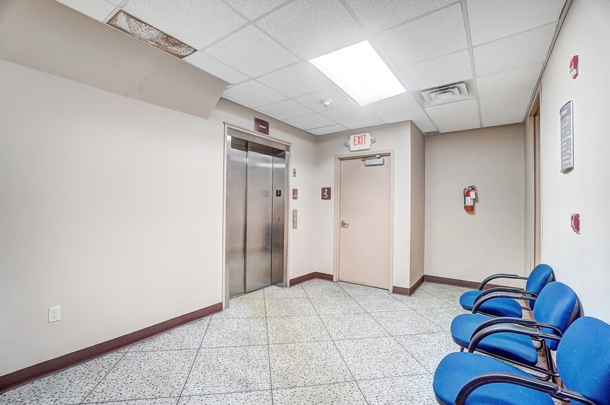 More Photos Of 916-920 W Market St, Lima Medical For Lease