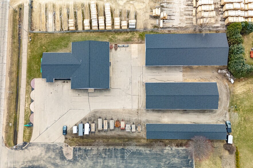 More Photos Of 1375 N Shawano St, New London Flex For Sale