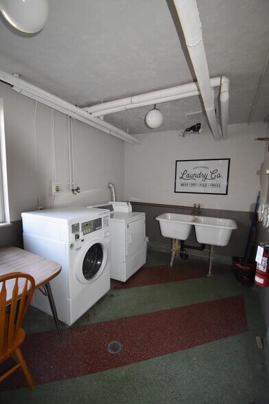 More Photos Of 832 King St W, Hamilton Apartments For Sale