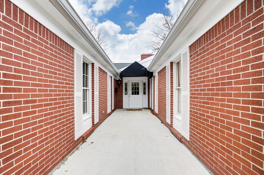 More Photos Of 1354 N Monroe Dr, Xenia Medical For Lease