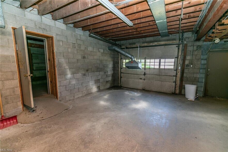 More Photos Of 899 S Canton Rd, Akron Light Distribution For Sale