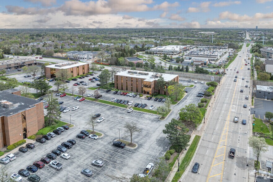 More Photos Of 800 Roosevelt Rd, Glen Ellyn Coworking Space