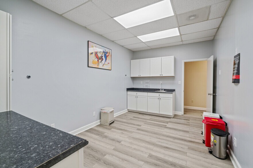 More Photos Of 237 Upper Riverdale Rd, Riverdale Medical For Sale