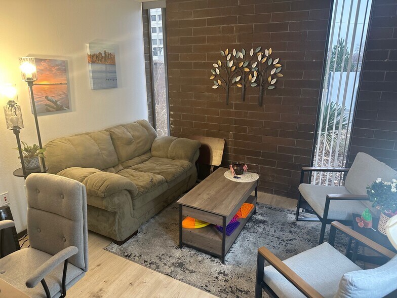 More Photos Of 1177 Jadwin Ave, Richland Office For Sale