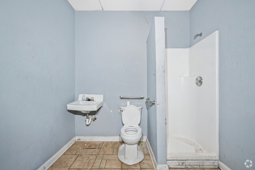 More Photos Of 4827-4903 Old National Hwy, College Park General Retail For Lease