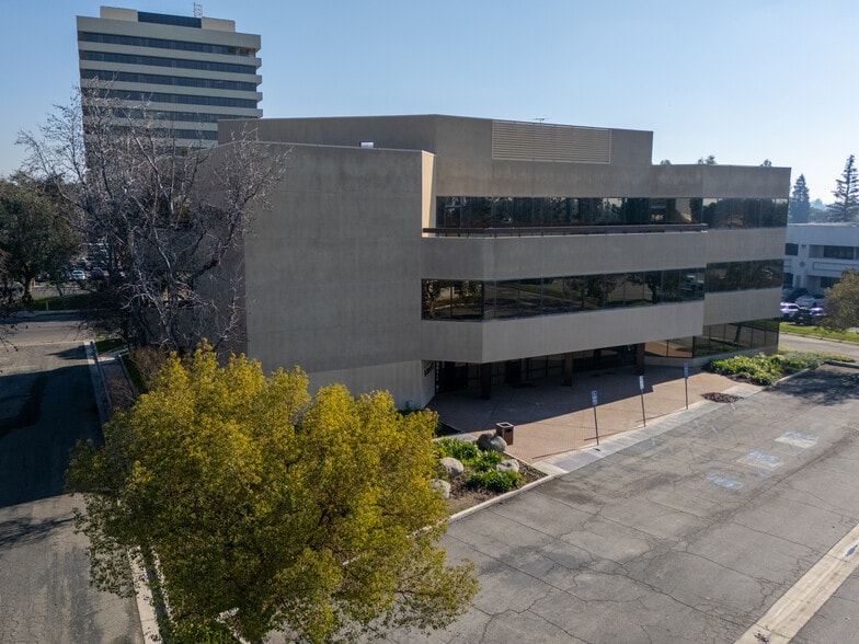 More Photos Of 901 Tower Way, Bakersfield Loft Creative Space For Sale