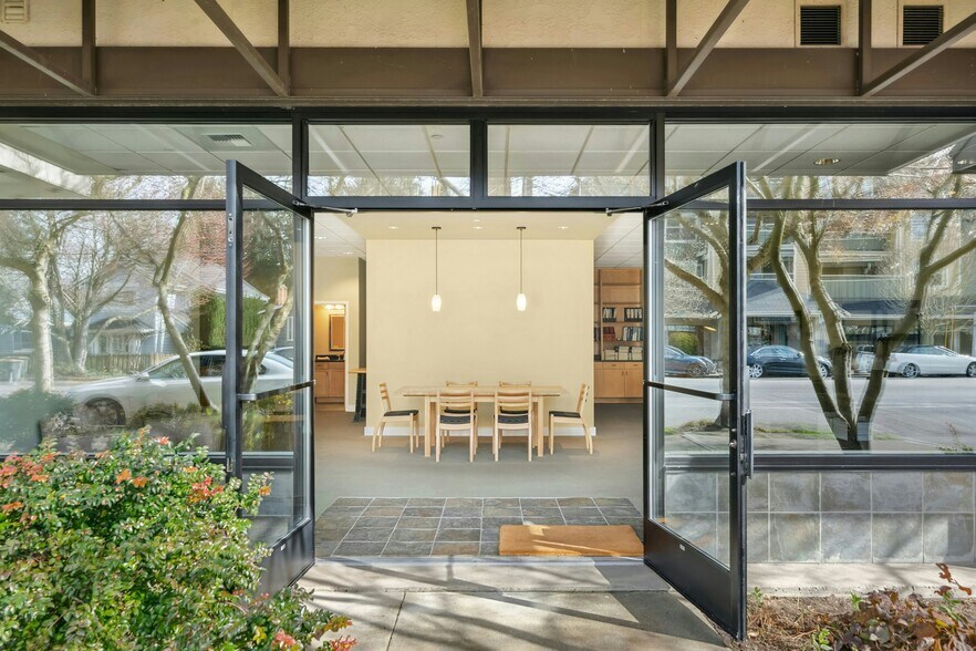 Primary Photo Of 3121 W Government Way, Seattle Apartments For Lease