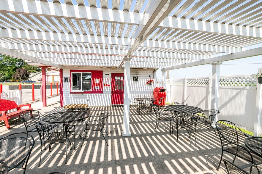 More Photos Of 961 E High St, Hicksville Restaurant For Sale