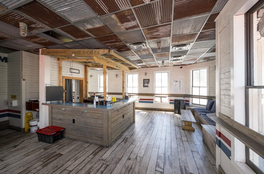 More Photos Of 221 Duval St, Key West Restaurant For Lease